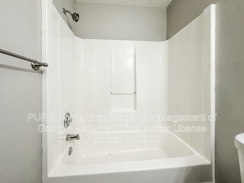 Douglasville House: 335 Paradise Dr