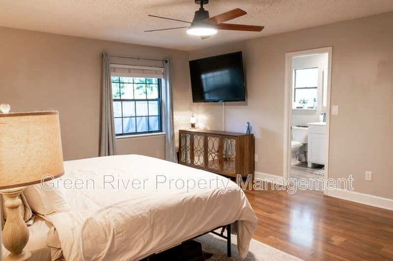 Jacksonville House: 12955 Julington Ridge Drive E