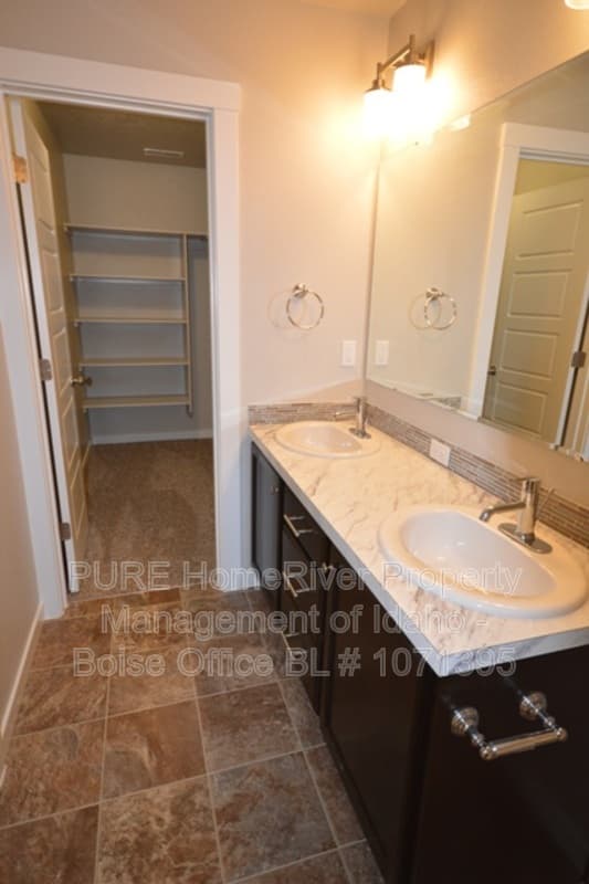 Meridian House: 629 N Manship Ave
