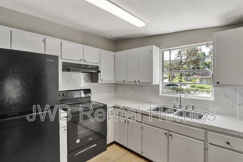 Jacksonville House: 9061 10th Ave