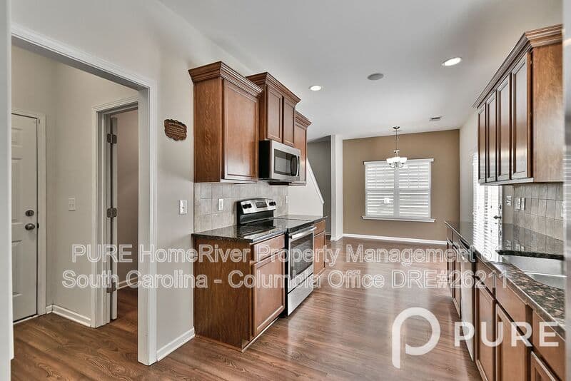 West Columbia House: 512 Spanish Leaf Lane