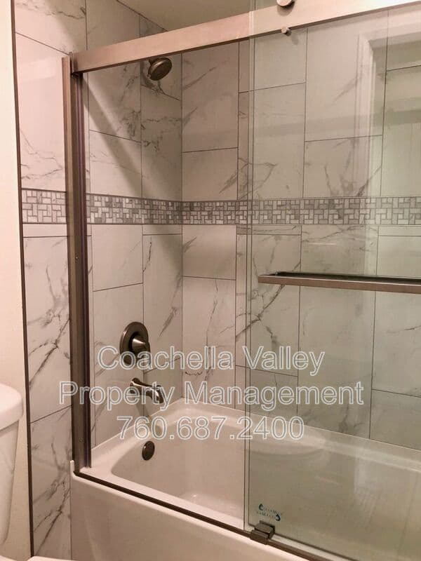 Palm Springs House: 999 Village Square South