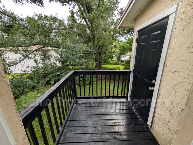 Tampa House: 3307 N 77th St