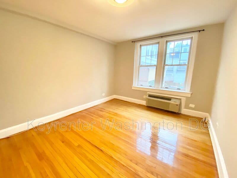 Washington Condo: 2410 20th St, NW