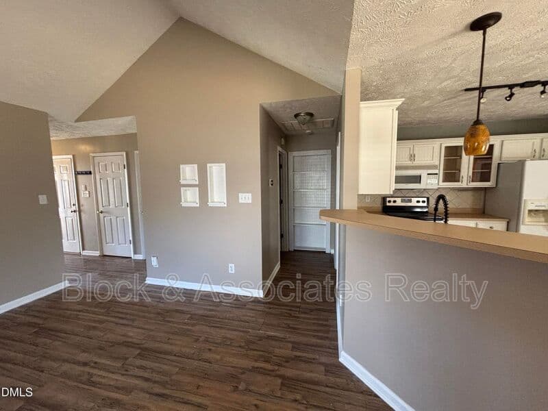 Raeford House: 337 Americana Dr