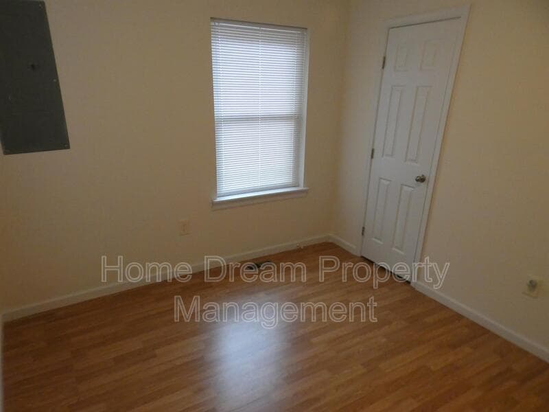 Colonial Beach House: 930 Bryant Avenue