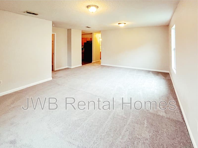 Jacksonville House: 8424 India Ave