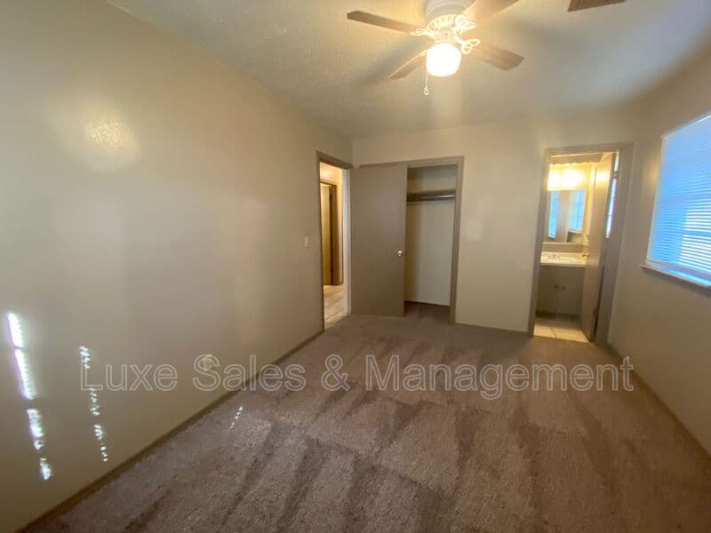 Midwest City House: 602 Royal Ave