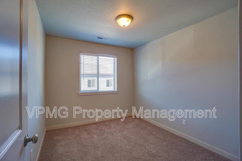 Ridgefield Townhome: 187 North 44th Place