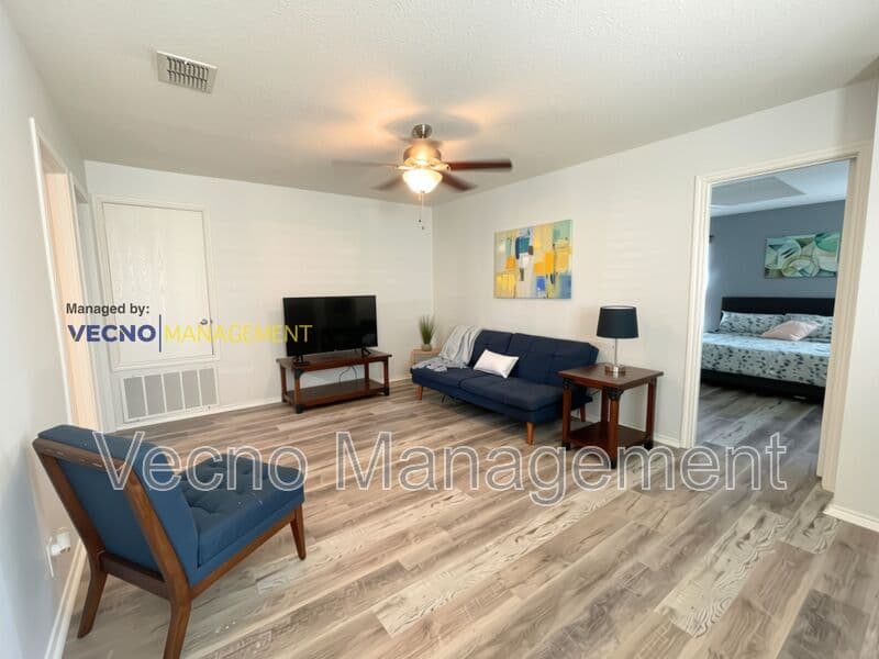 San Antonio House: 11922 Meadow Wls