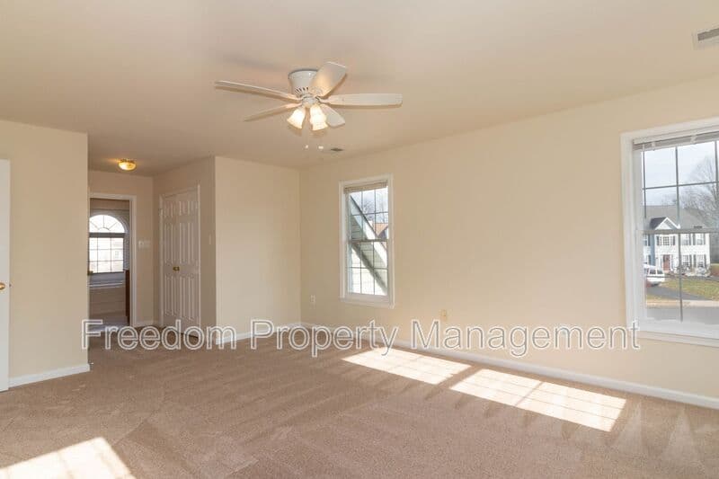 Warrenton House: 80 Brookshire Dr