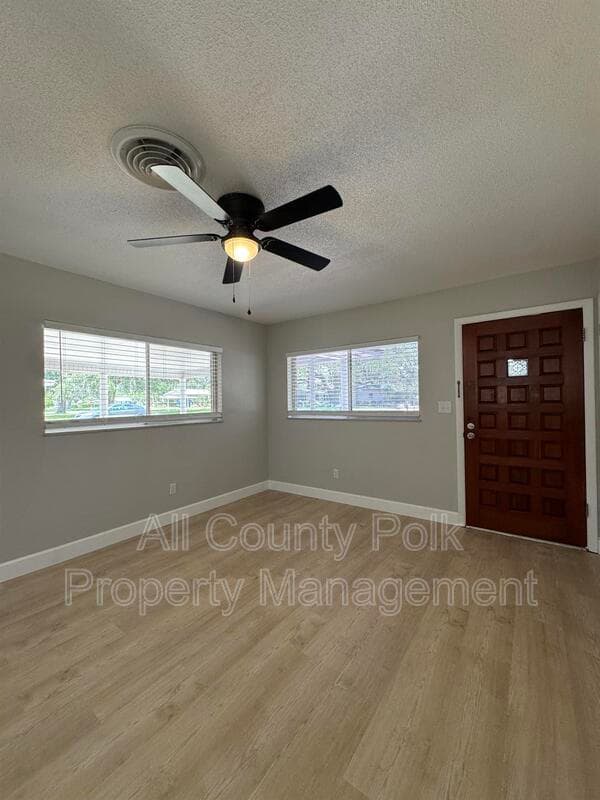 Bartow House: 2255 E Helen Cir