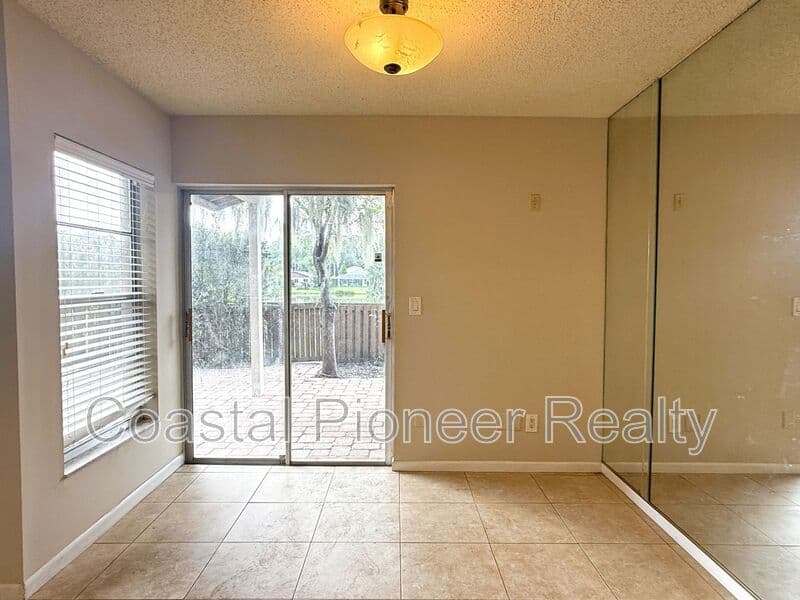 Lutz House: 15502 Morning Dr.