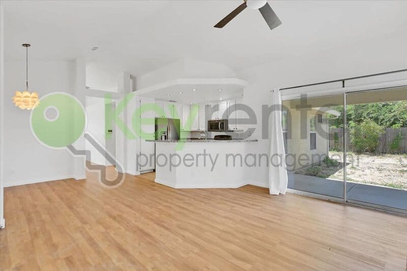 Sacramento House: 8428 Cassatt Way