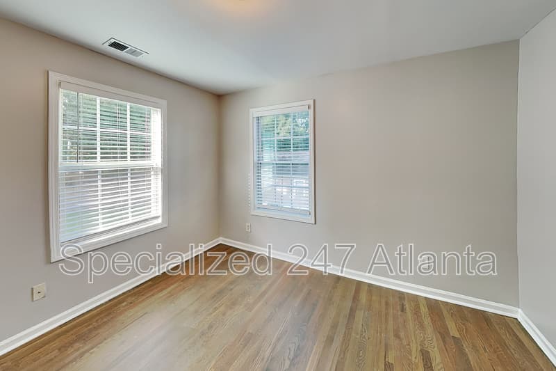 Atlanta House: 54 Hatcher Ave SW