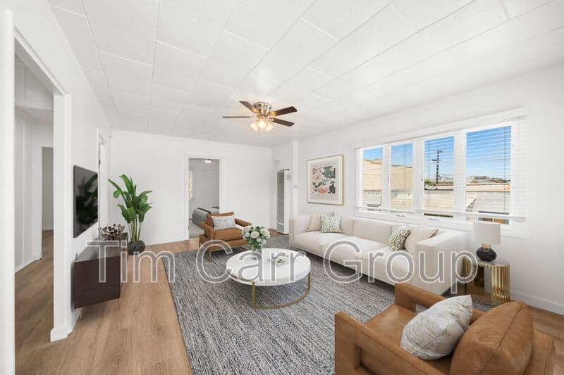 Costa Mesa Condo: 123 E 18th Street