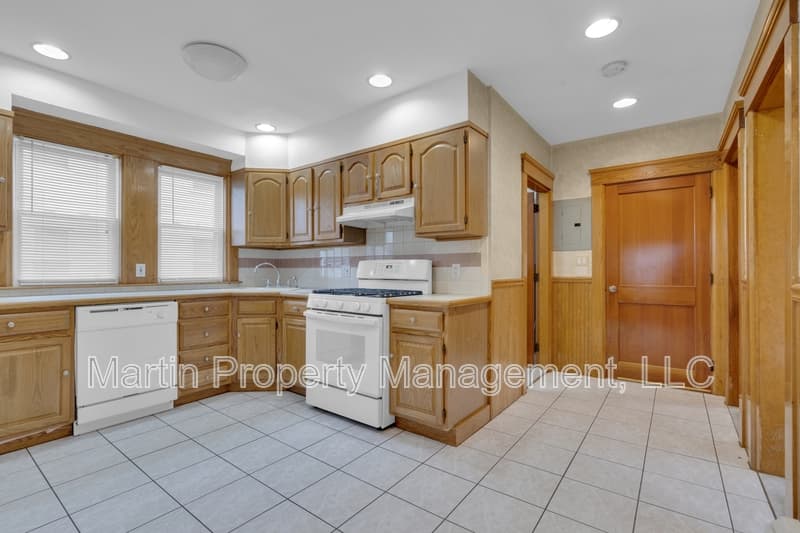 Andover Condo: 6 Stirling Street - 1