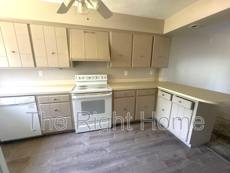 Omaha House: 5134 N 105th St