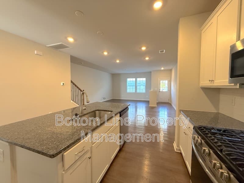 Charlotte Townhome: 15708 Country House St