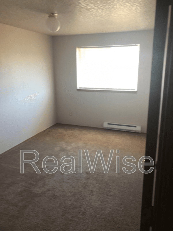 Hillsboro House: 2933 SE 38th Court