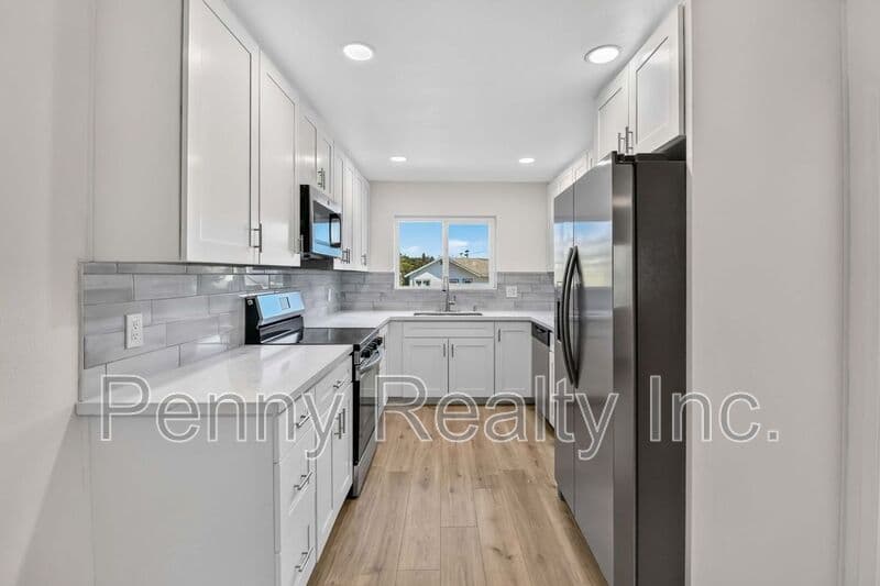 Escondido Condo: 806 E 4th Ave.