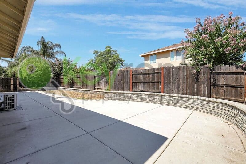 Lincoln House: 1740 Allenwood Circle