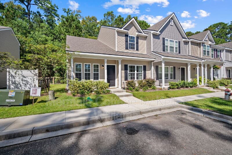 Beaufort Townhome: 222 Admiration Avenue
