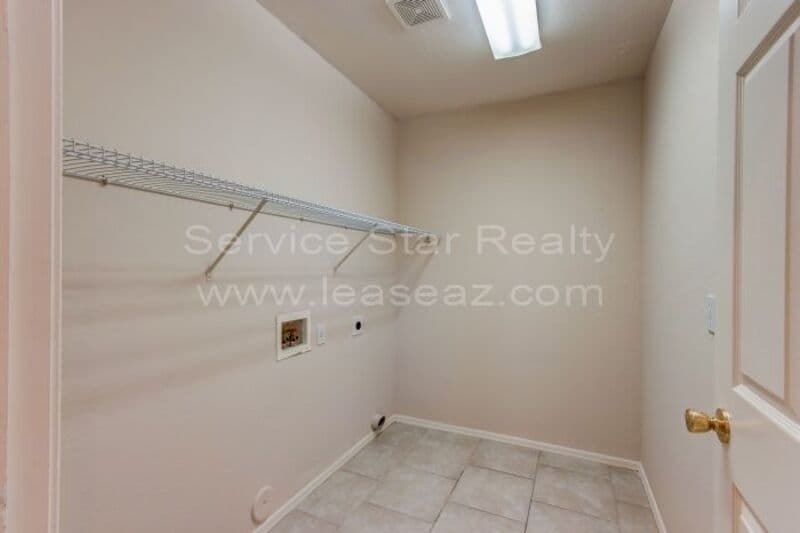 Avondale House: 1710 N 105th Dr