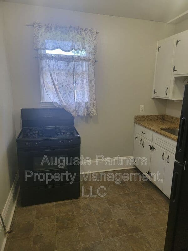 Augusta House: 1330 Wingfield St