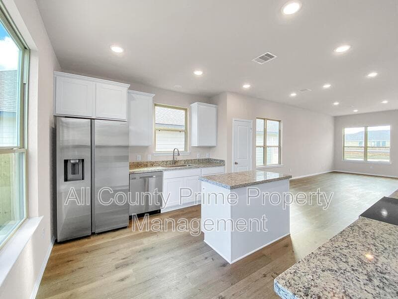 Willis House: 13071 Clear View Dr