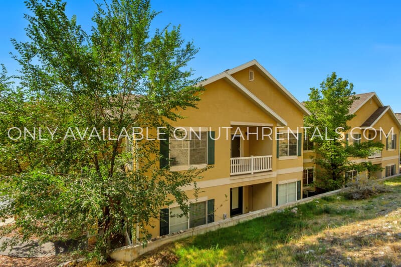 Provo Condo: 1043 Canyon Meadow Dr