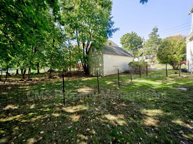West Orange House: 14 Winding Way