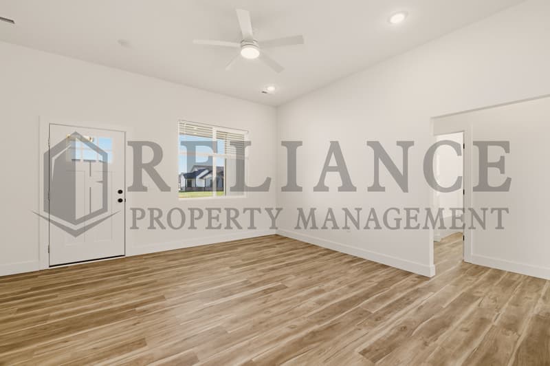 Valley Center House: 701 E Elmwood St