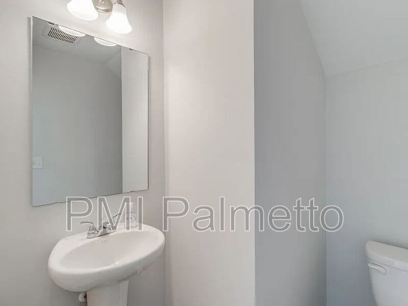 Columbia House: 3022 Harborview Drive