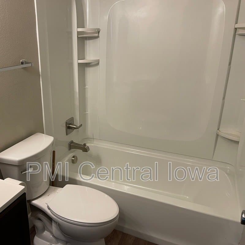 Waukee Condo: 450 Laurel St