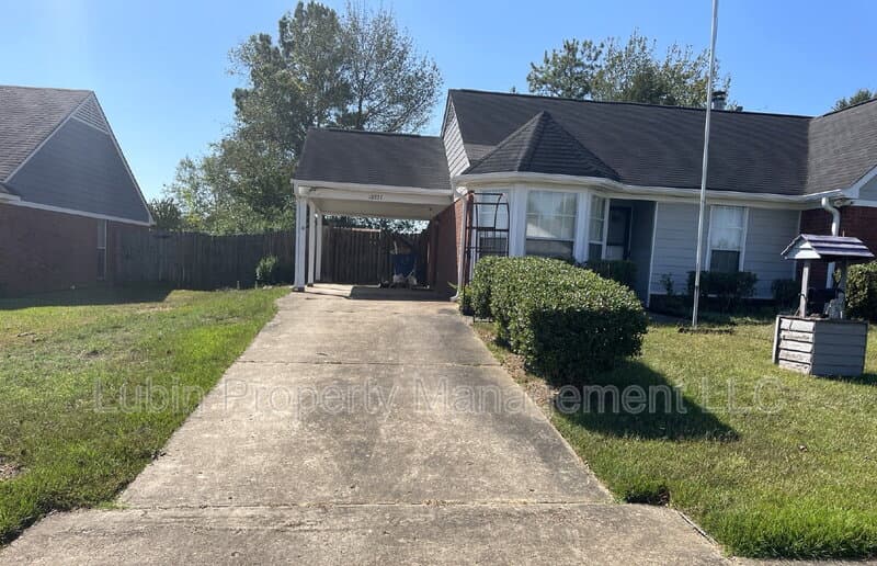 Olive Branch House: 10331 Oak Leaf Drive