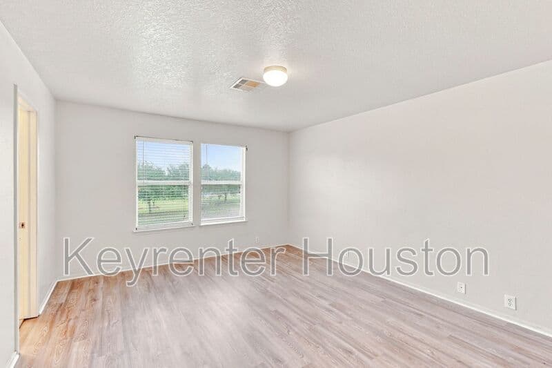 Fresno House: 3310 Jib Ct