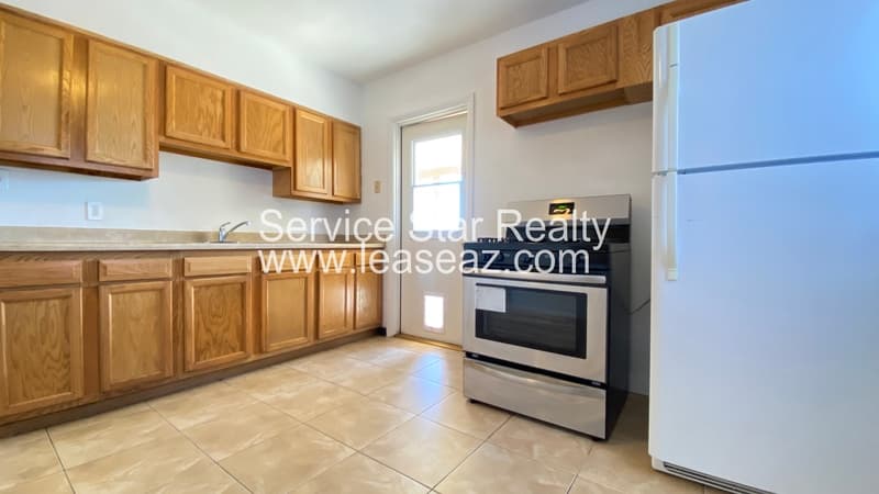 Phoenix House: 3037 E Hartford Ave