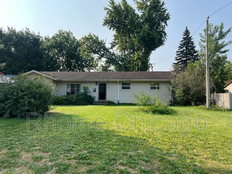 Carol Stream House: 564 Chippewa Trail