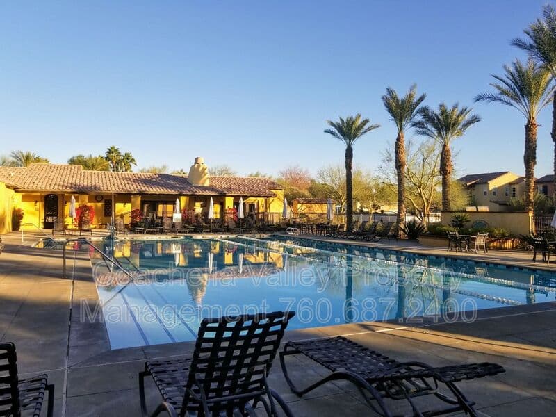 Palm Desert Condo: 321 Paseo Gusto