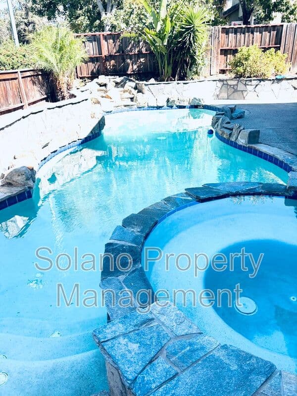 Fairfield House: 3168 Orchard View