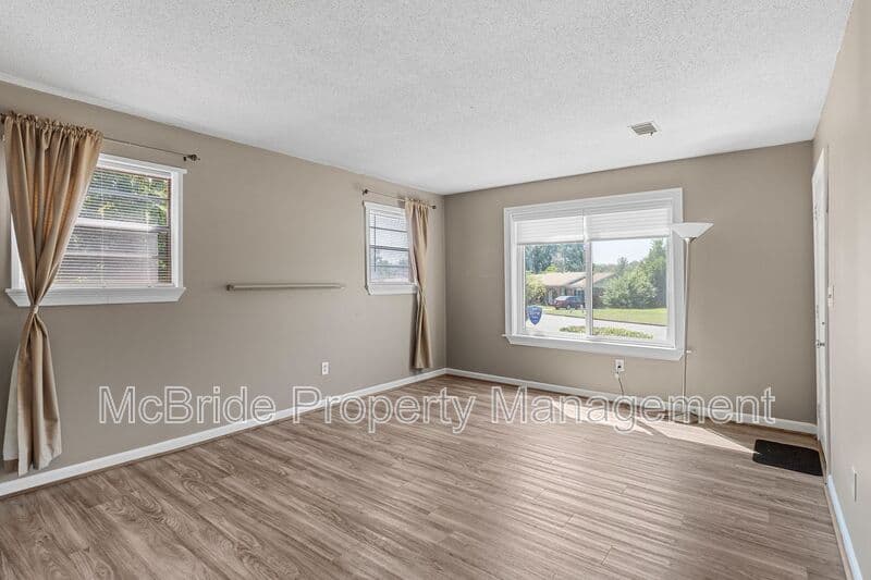 Augusta House: 3615 Goldfinch Drive