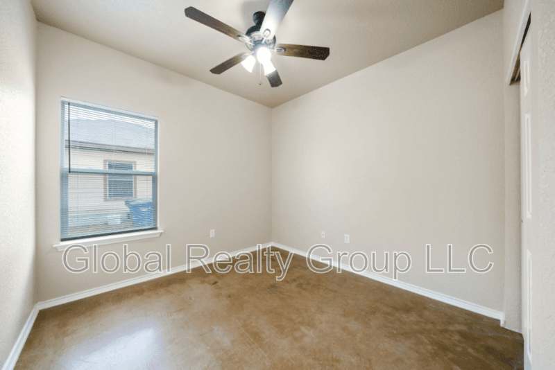 New Braunfels House: 161 S Krueger Ave