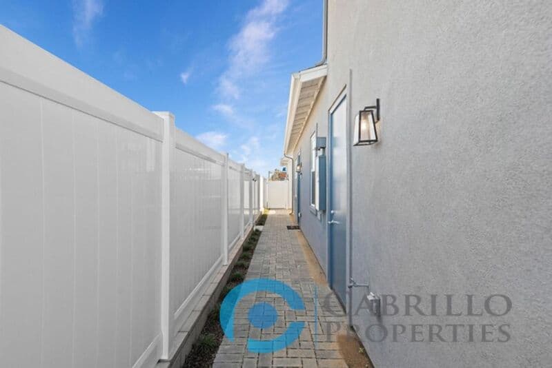 San Diego Apartment: 1695 Saturn Blvd