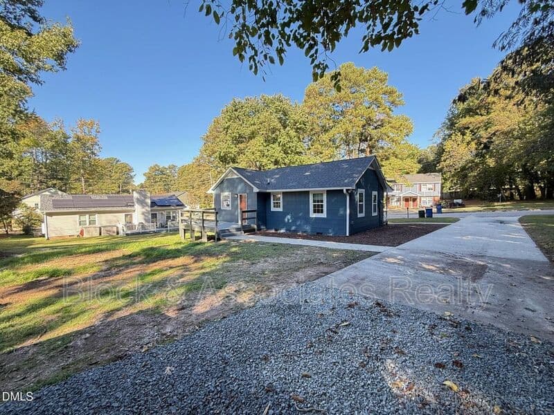 Raleigh House: 5215 Vann Street
