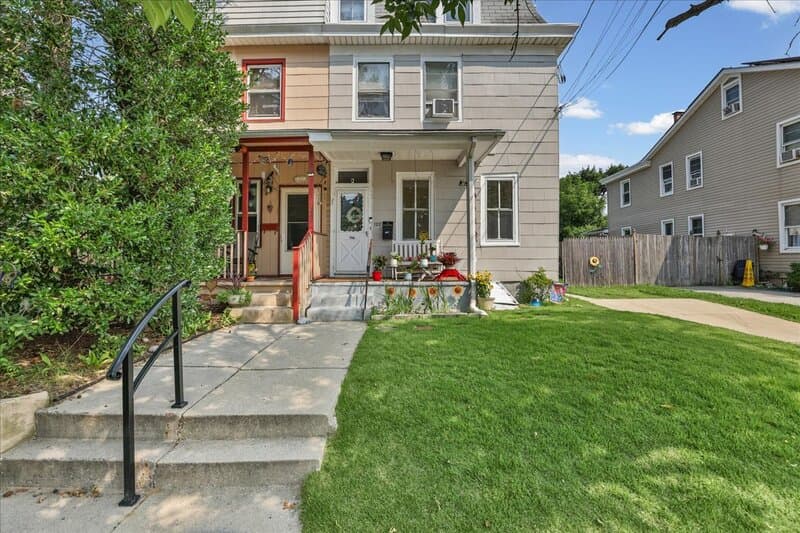 Woodbury Condo: 122 South Davis Street - A