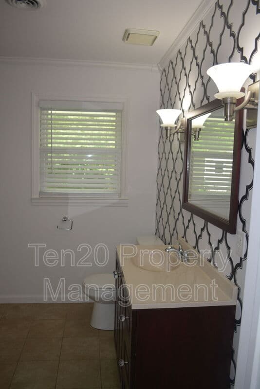 Columbus House: 1815 Marilon Dr