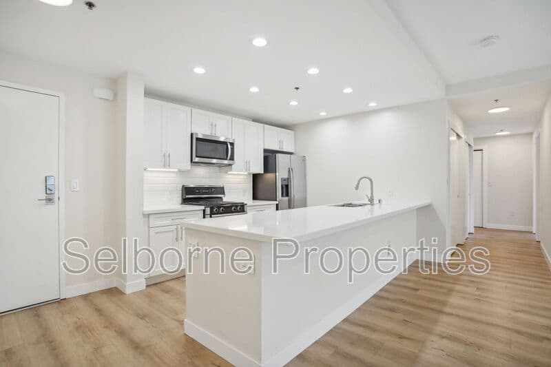 Oakland House: 1401 Jackson Street