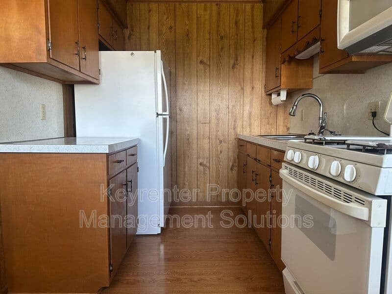 Staunton House: 55 Sunset Blvd