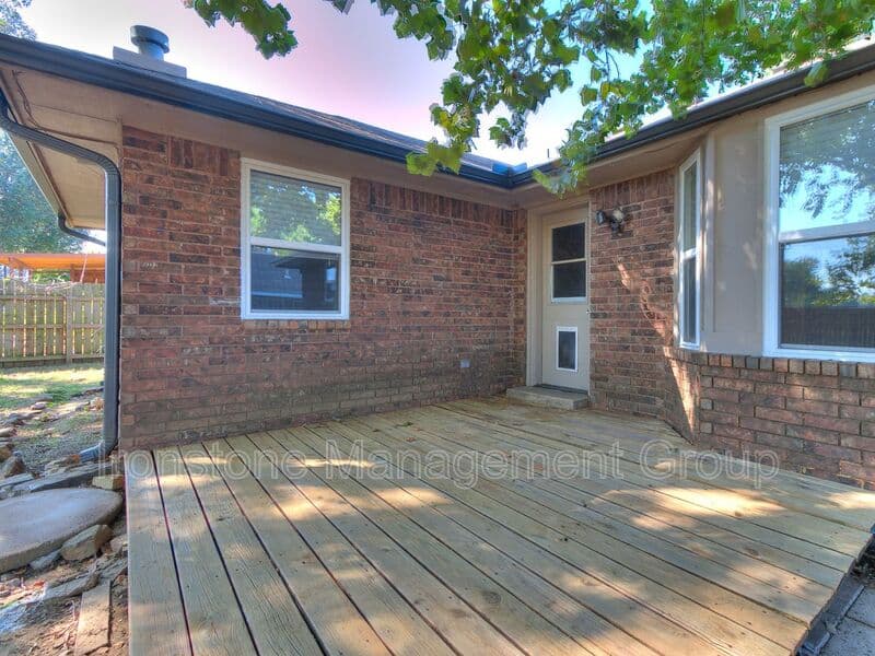 Jenks House: 12013 S Gum Avenue